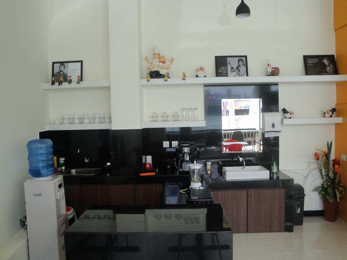 Bella Vita Hotel Kupang  Exteriör bild